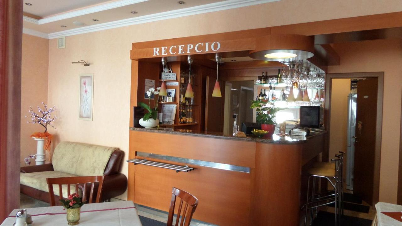 Hotel Isabell Gyor Luaran gambar