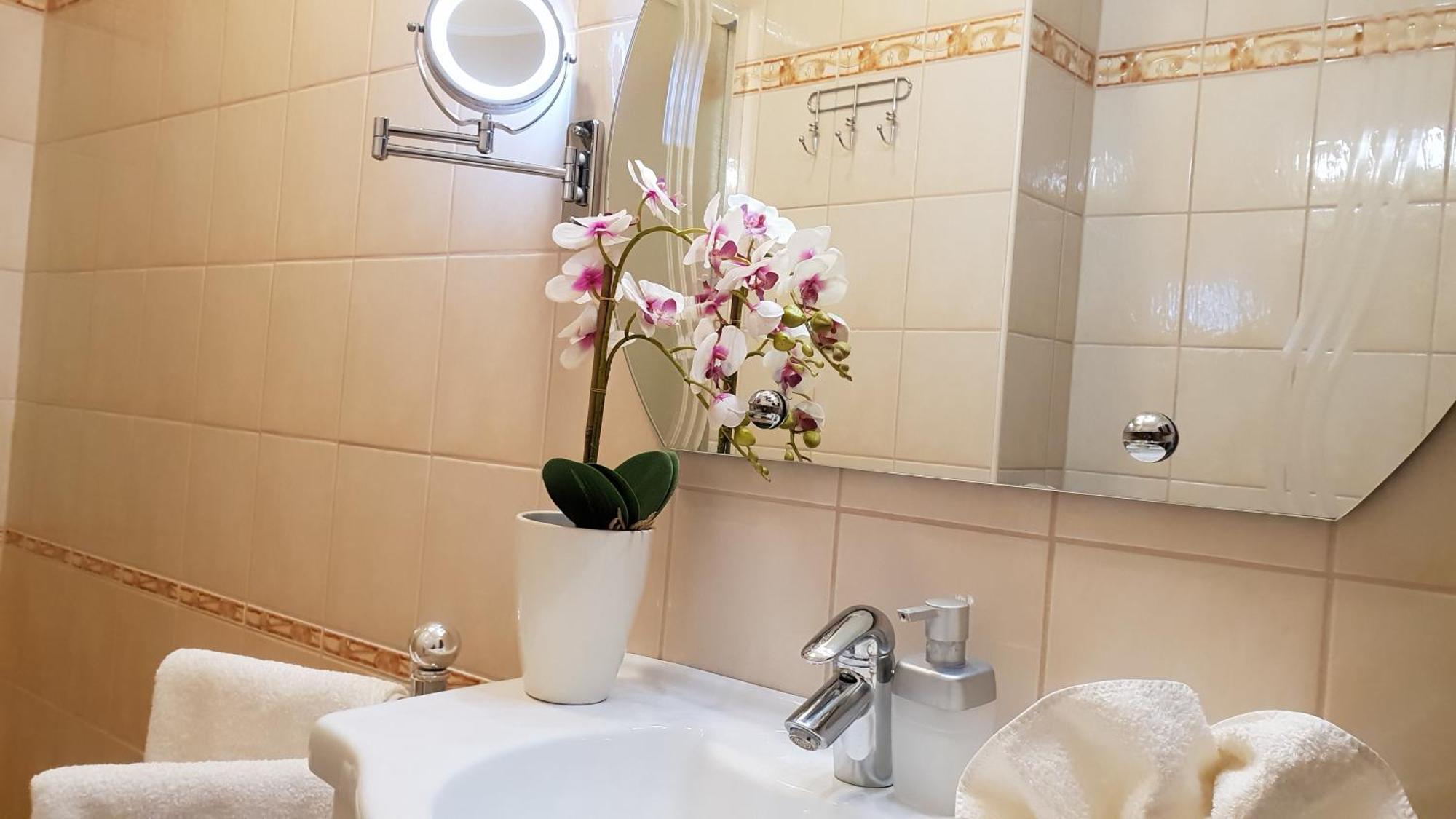 Hotel Isabell Gyor Luaran gambar