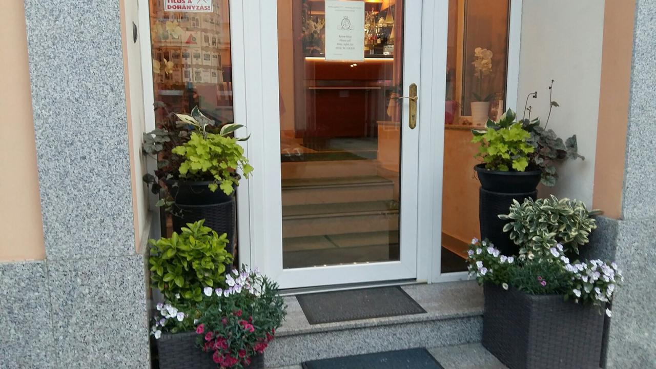 Hotel Isabell Gyor Luaran gambar
